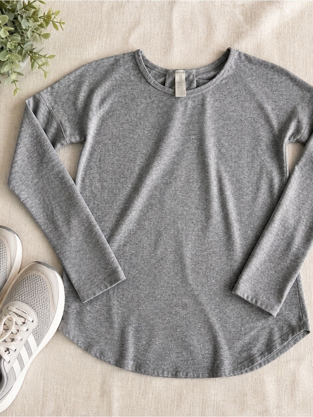 Ivivva Girls Size 14 Grey Long Sleeve Athletic Top Lululemon Youth EUC
